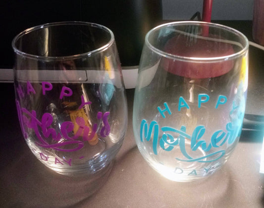 Wine glass with vinyl decal happy Mothers day